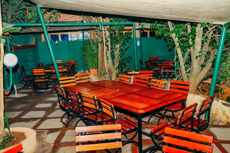 Garden terrace dining